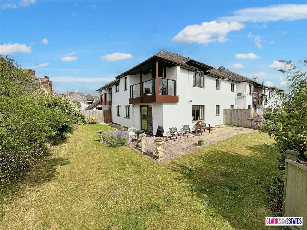 2-bed flat on St. Margarets Court, Exe Street, Topsham, £425,000