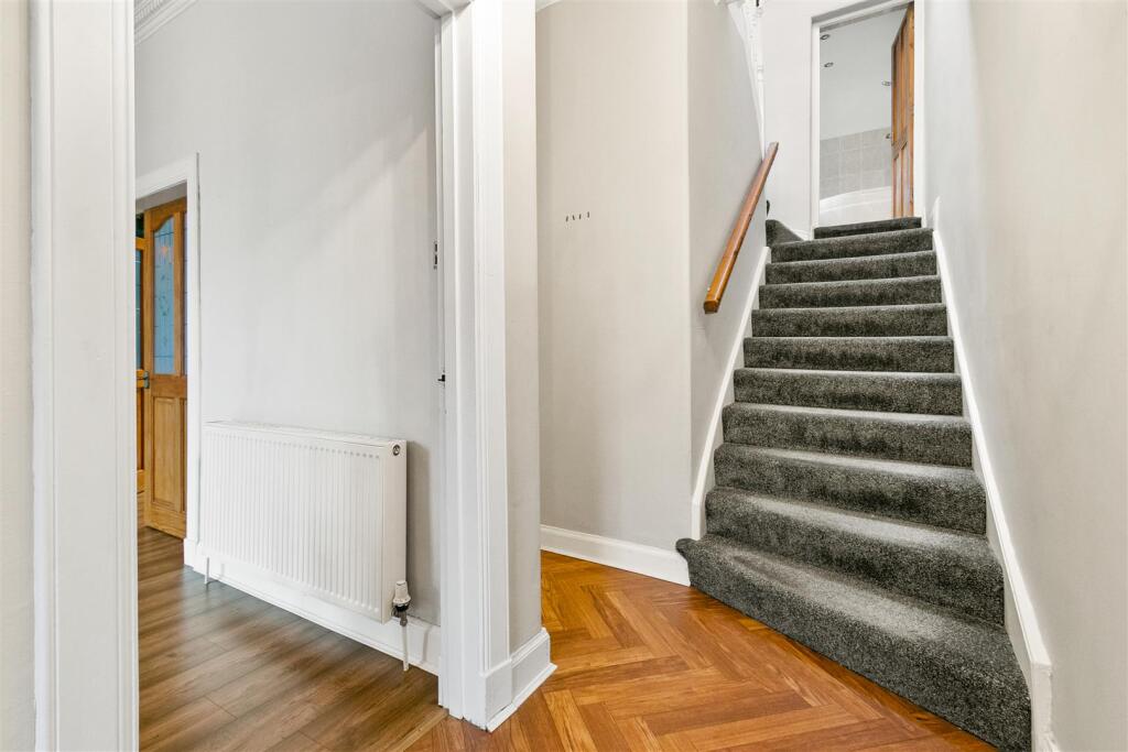 House in Dumbarton, Silverton - View 4