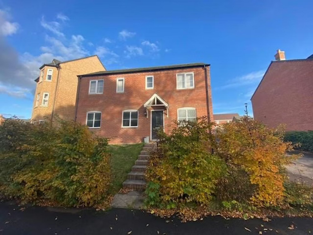 2-bed flat on Ferridays Fields, Woodside, TF7, £110,000