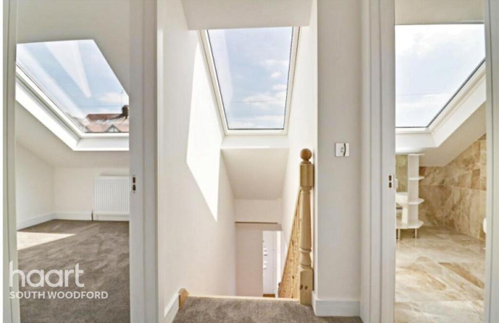 House in Woodford Green, Woodford Bridge - View 4
