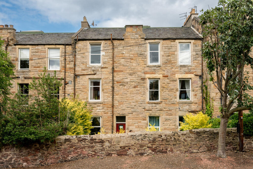 Main image of property: 4 2F2 Thistle Place, Edinburgh, EH11