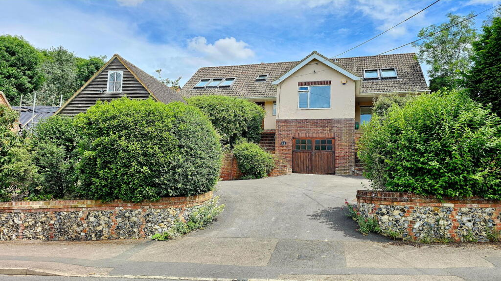 5-bed detached on Forge Hill, Hampstead Norreys, Thatcham, RG18 0TE, £875,000