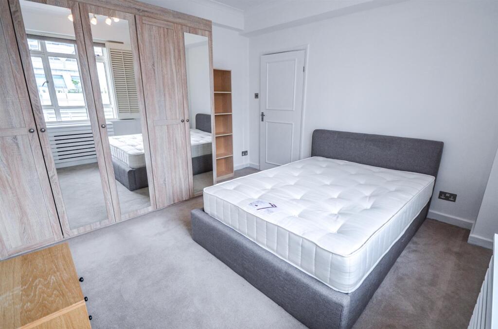 Apartment in London - View 5