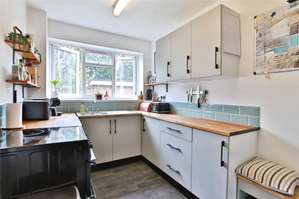 Apartment in Poole - View 3