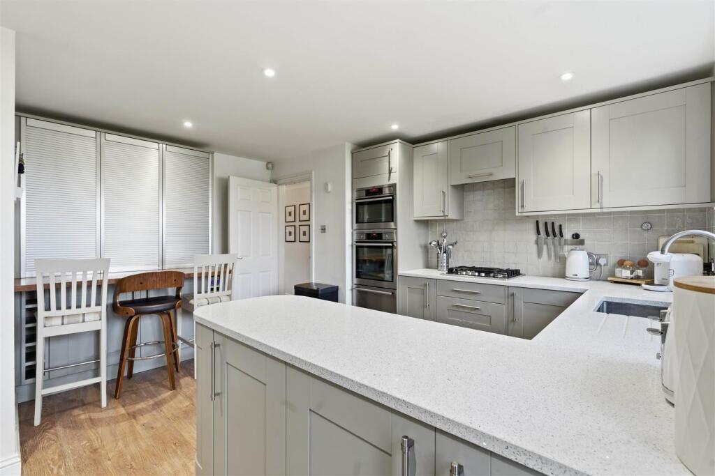 Whitehead Drive, Wellesbourne, Warwick - More