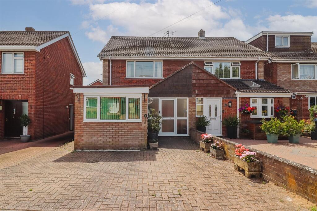 3-bed semi-detached on Starbold Road, Bishops Itchington, Southam, £310,000
