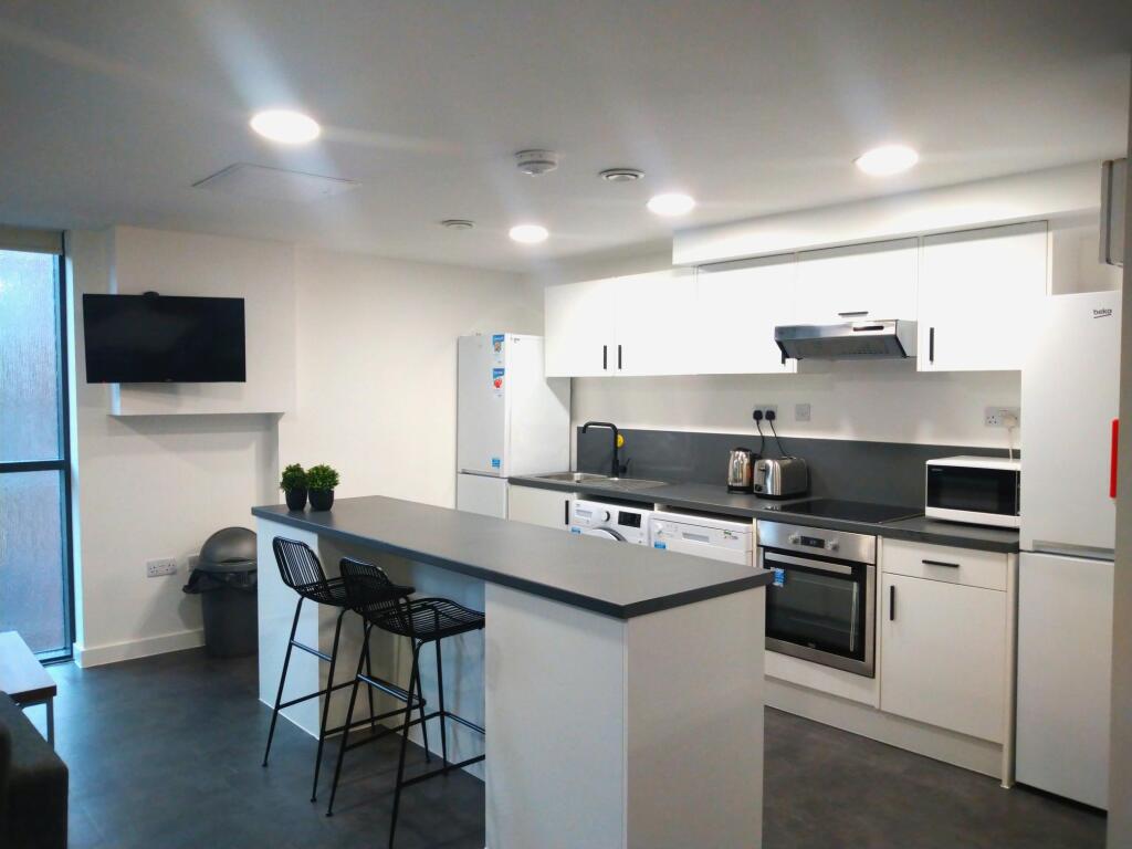 Apartment in Birmingham, West Midlands - View 3