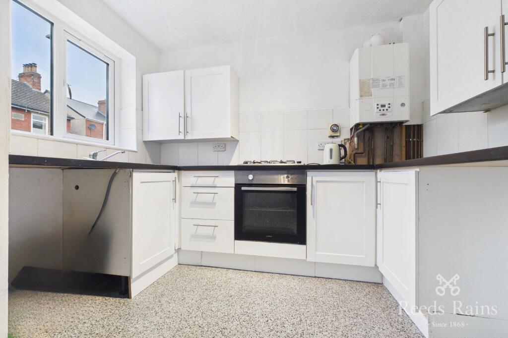 House in Chesterfield, Hollingwood, New Whittington - View 2