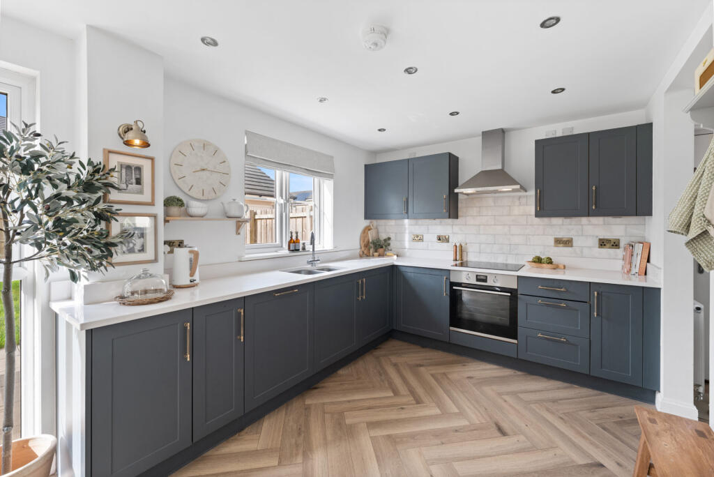House in Thorntonhall, Braehead, Peel Park - View 5