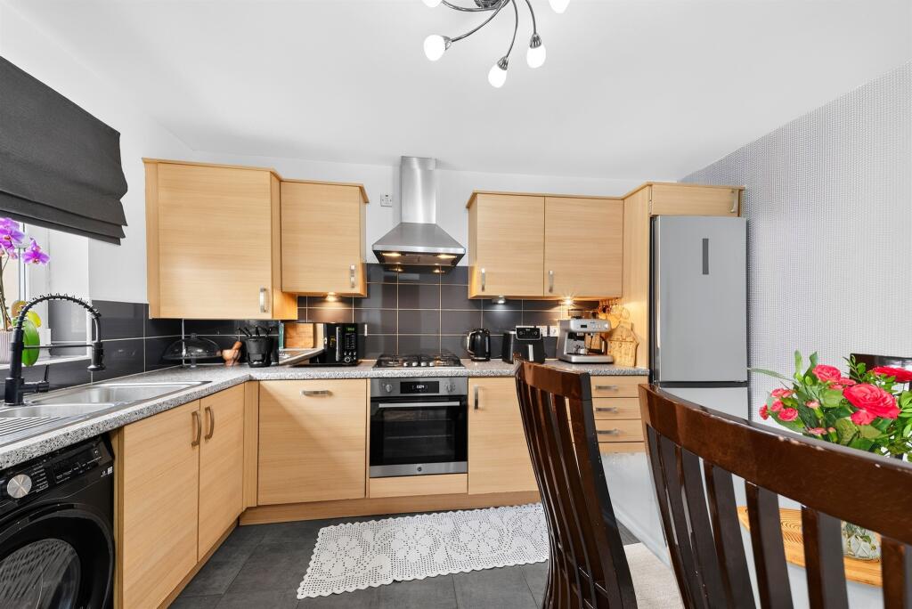 House in Newton Mearns, Ryelands, Netherplace Estate - More