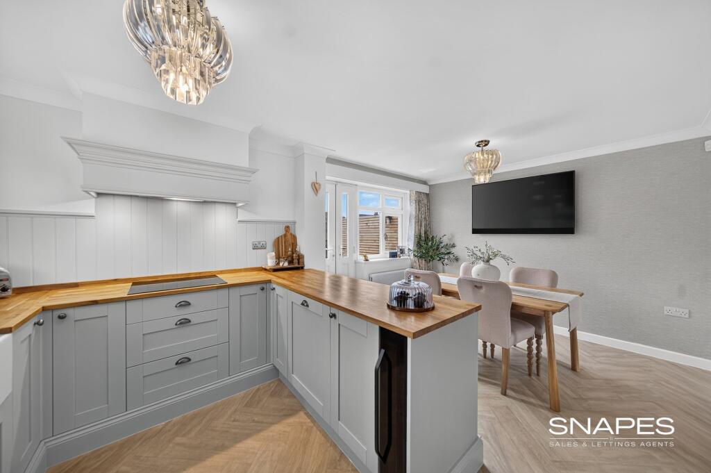 House in Stockport, Cheadle Hulme - More