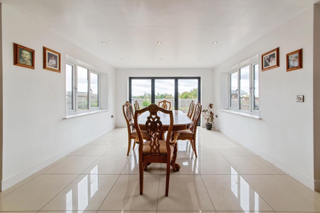 House in Lincoln - View 4