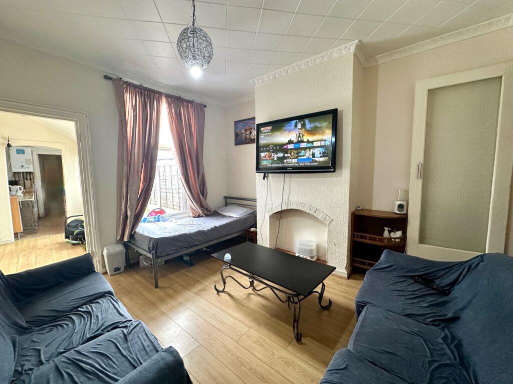 House in Sandwell, West Midlands - View 4