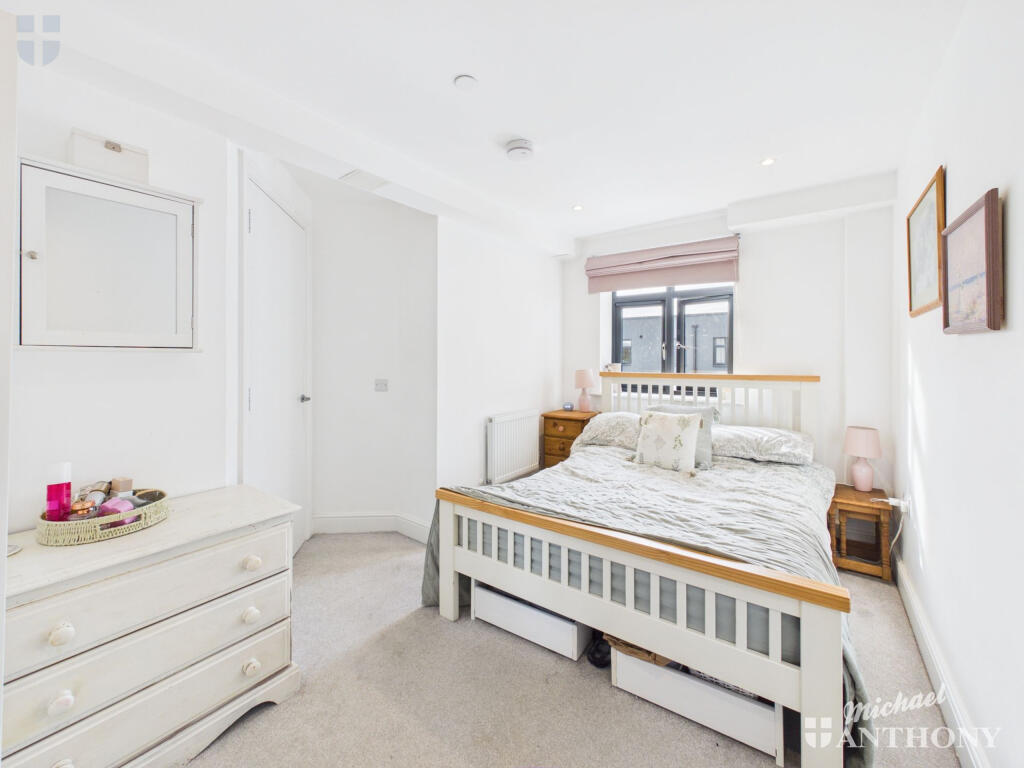 Apartment in Aylesbury, Buckinghamshire - View 4