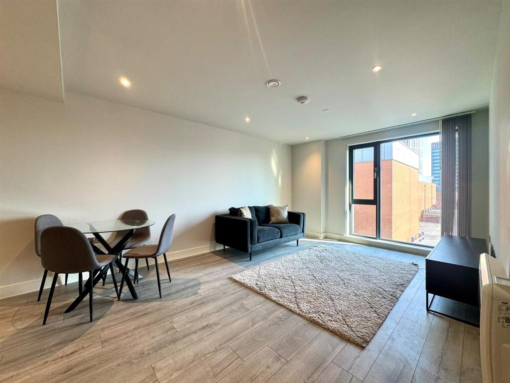 Apartment in Birmingham, Jewellery Quarter - View 4