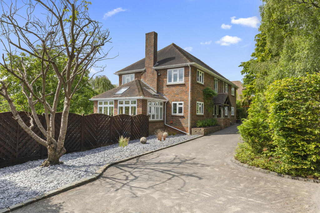 Bousley Rise, Ottershaw, KT16 photo 2