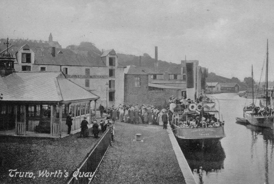 Nostalgic Truro photograph of Worth's Quay and the building in 1900