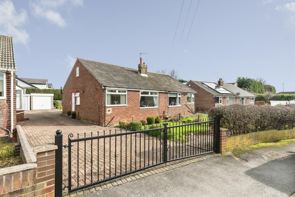 Main image of property: Kenilworth Avenue, Gildersome, Leeds