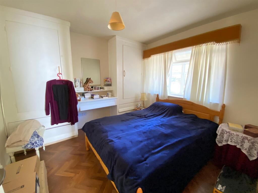 Pickersleigh Road, Malvern - More