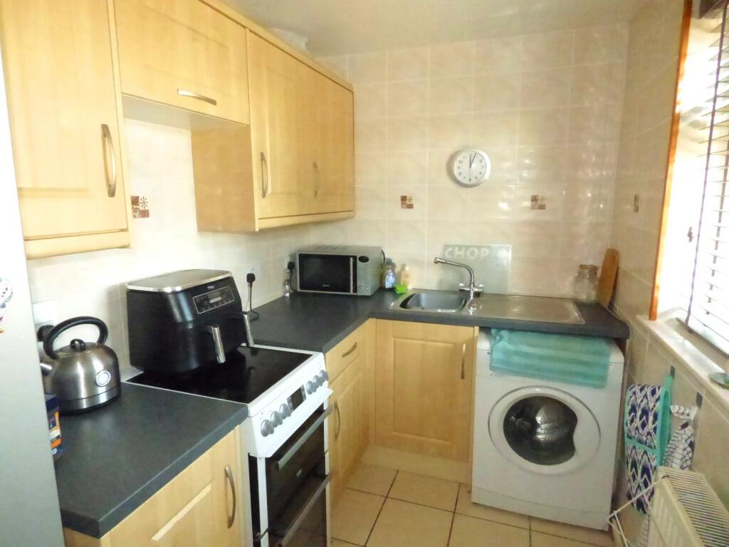 Rossefield Avenue, Bramley, Leeds photo 5