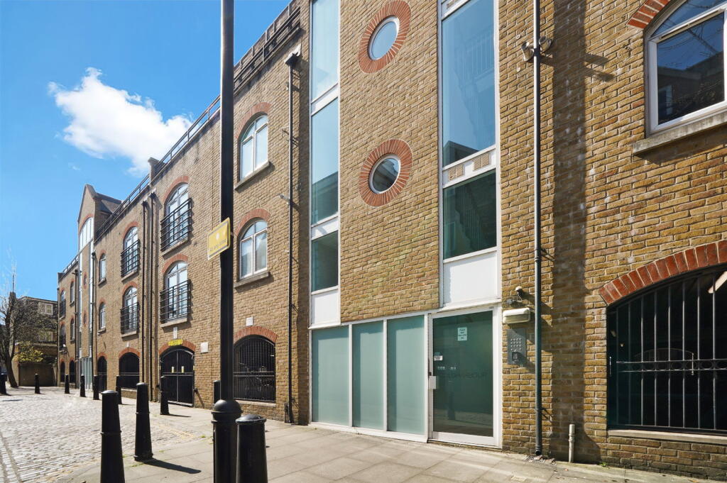 Main image of property: 44 Cold Harbour, London, E14 9NT