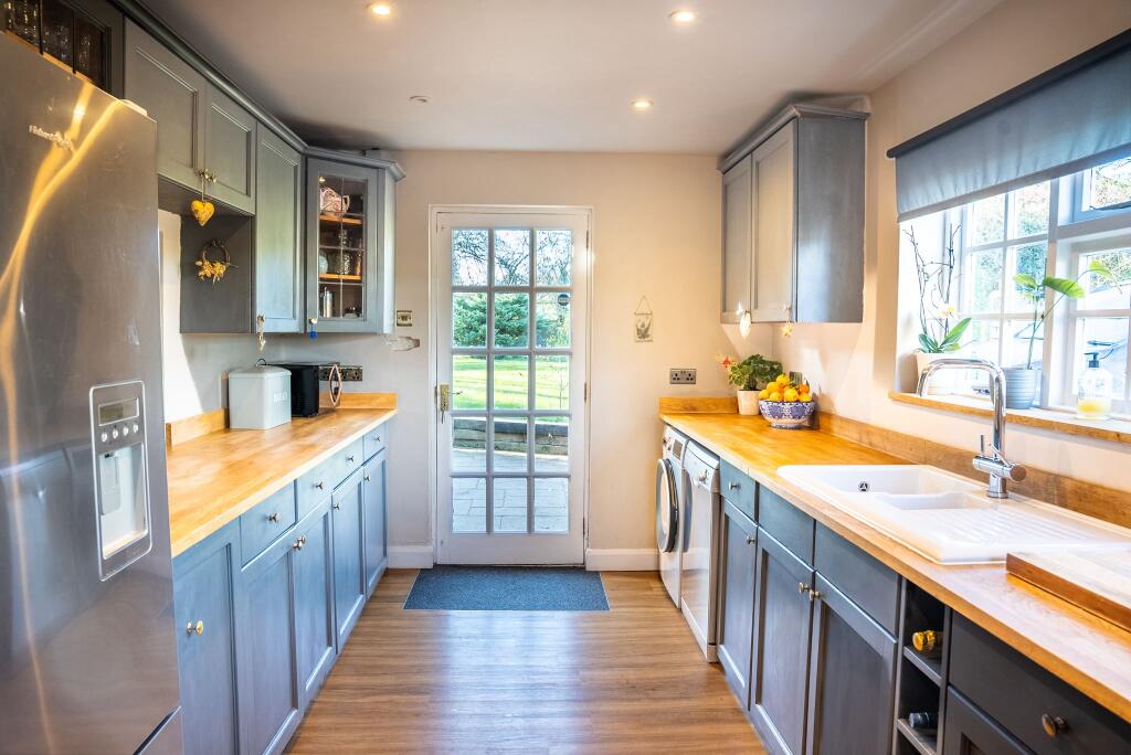 Spye Park Cottage, Tormarton, Badminton, Gloucestershire - More