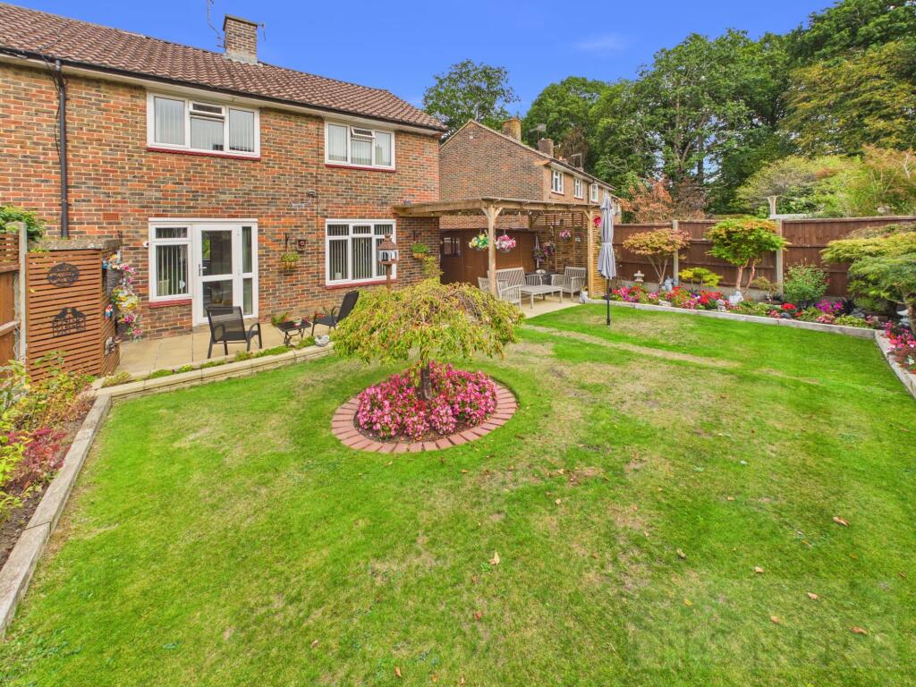 House in Crawley, Worth - View 4