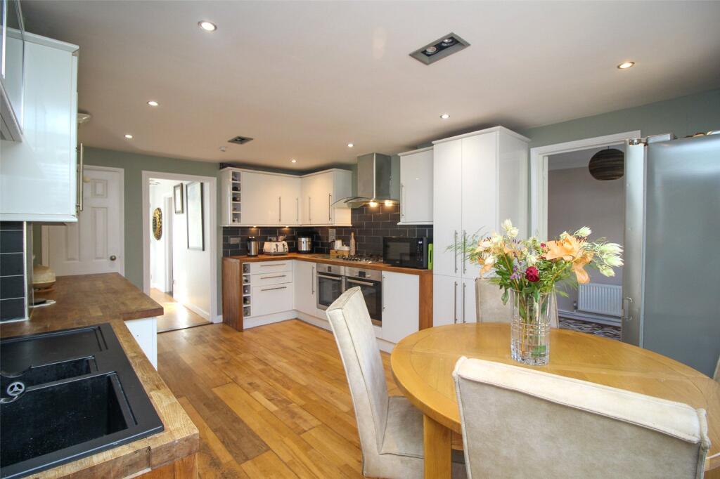 Wykeham Road, Netley Abbey, Southampton, Hampshire, SO31 photo 4
