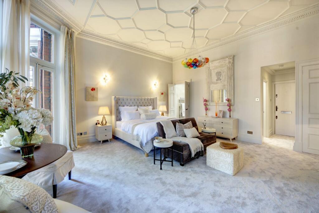 Main image of property: Egerton Gardens, Knightsbridge, SW3