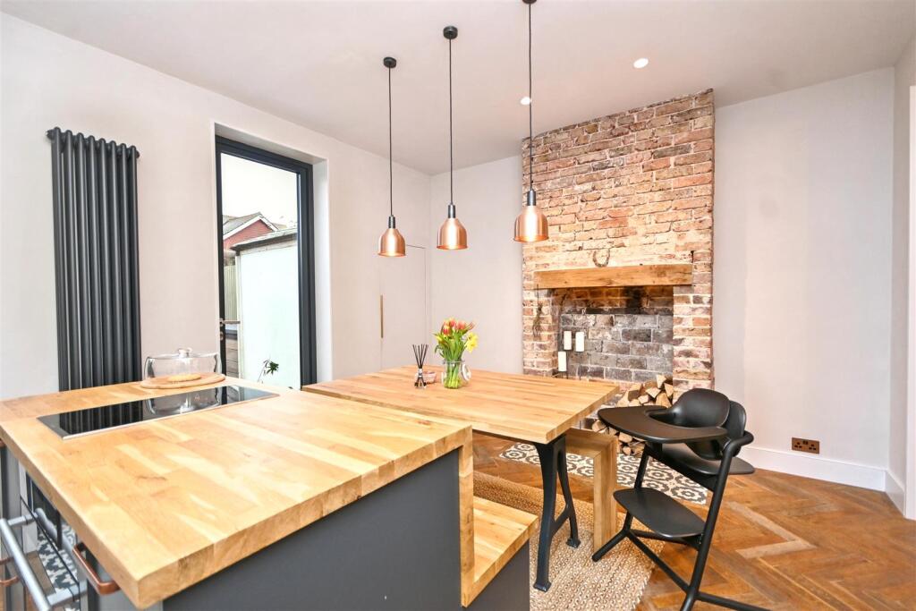 House in Eastbourne, East Sussex - More