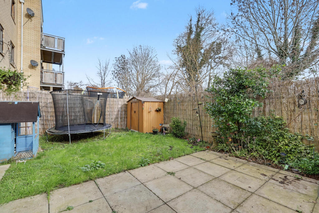 Egret Court, Teal Close, Enfield photo 2