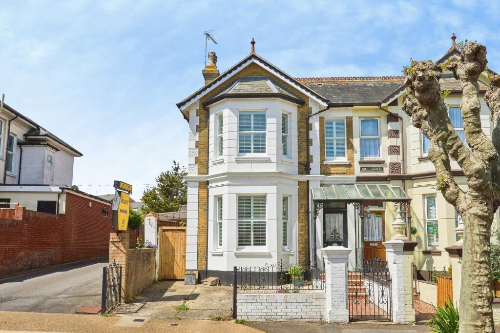 House in Sandown, Yaverland