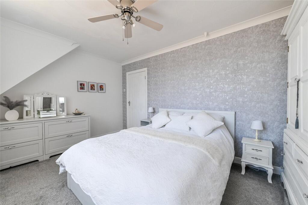 House in Dartford - More