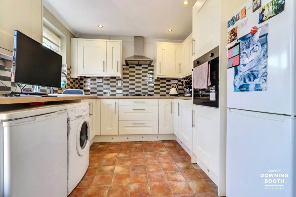 Giles Road, Lichfield, WS13 7JU - Spacious Detached Family Home photo 4