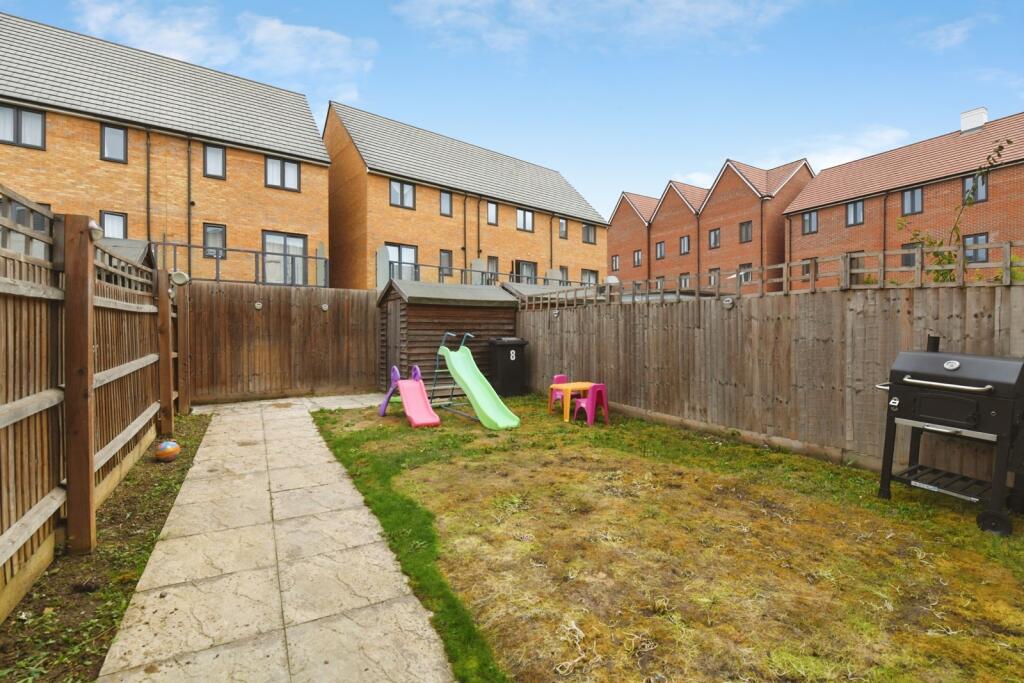 House in Romford - More