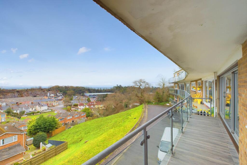 Apartment in Torquay, Torbay - View 4