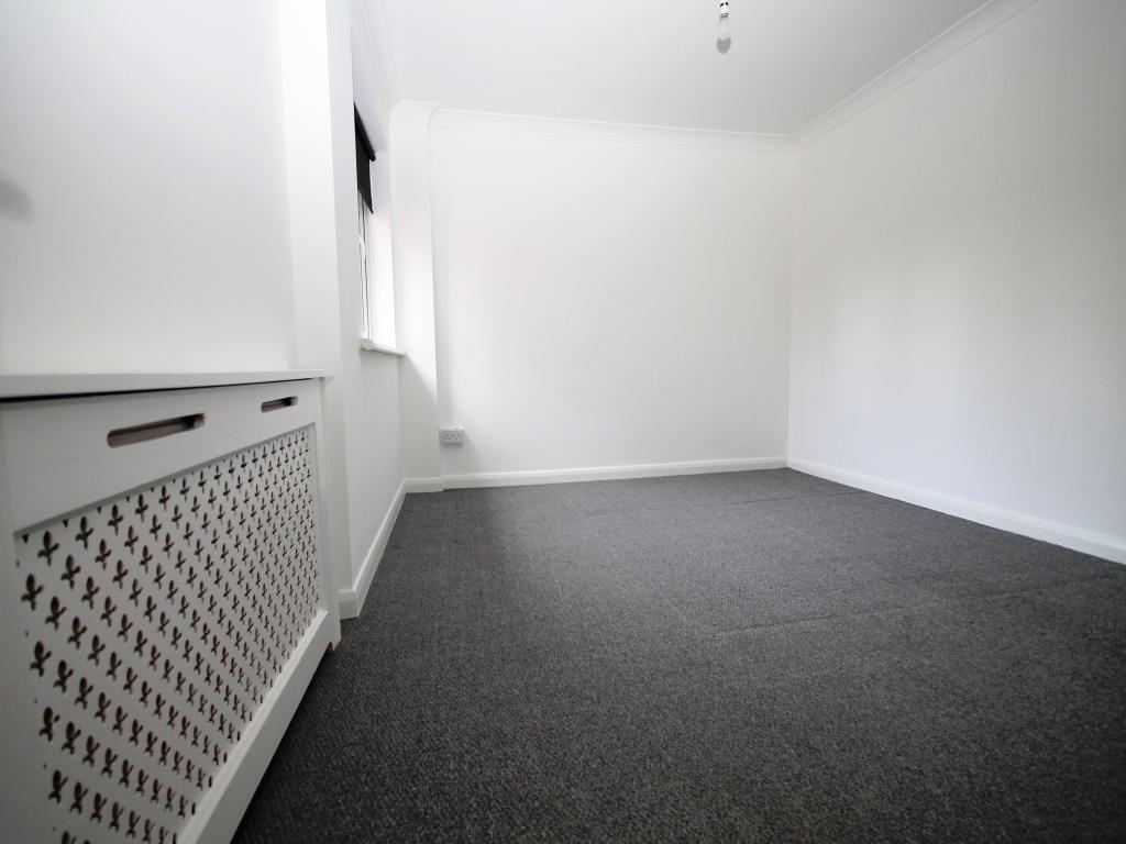 Apartment in Romford - View 3