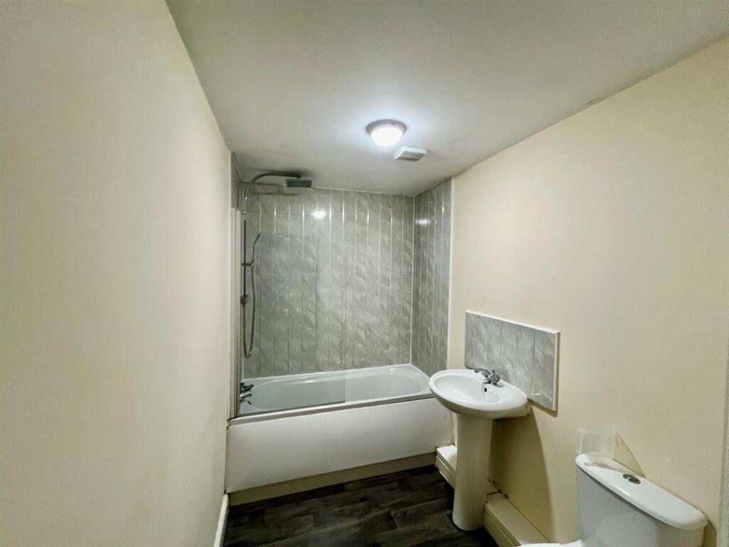 Apartment in Halifax - More