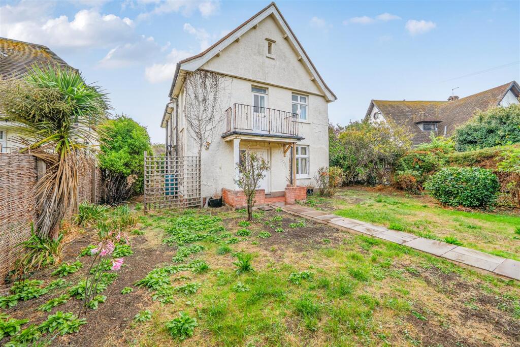 Main image of property: Seaview Avenue, East Preston, BN16 1PP