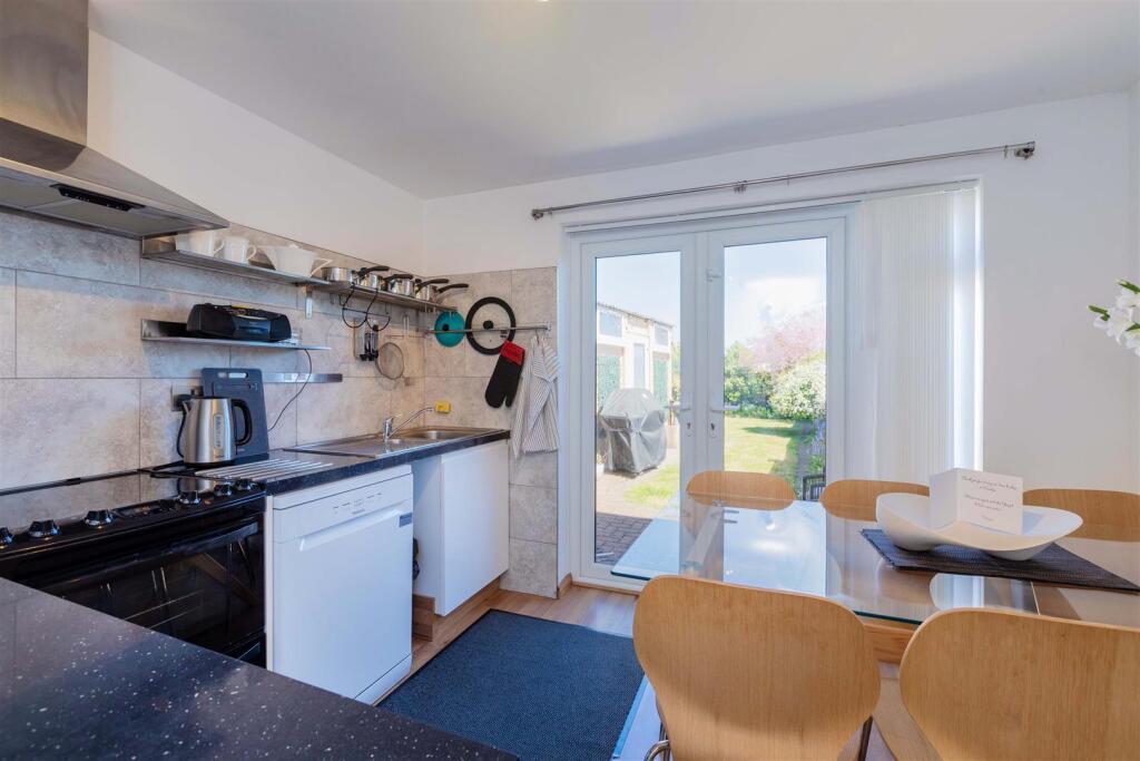 House in Eton Wick, New Town, Windsor and Maidenhead - View 5