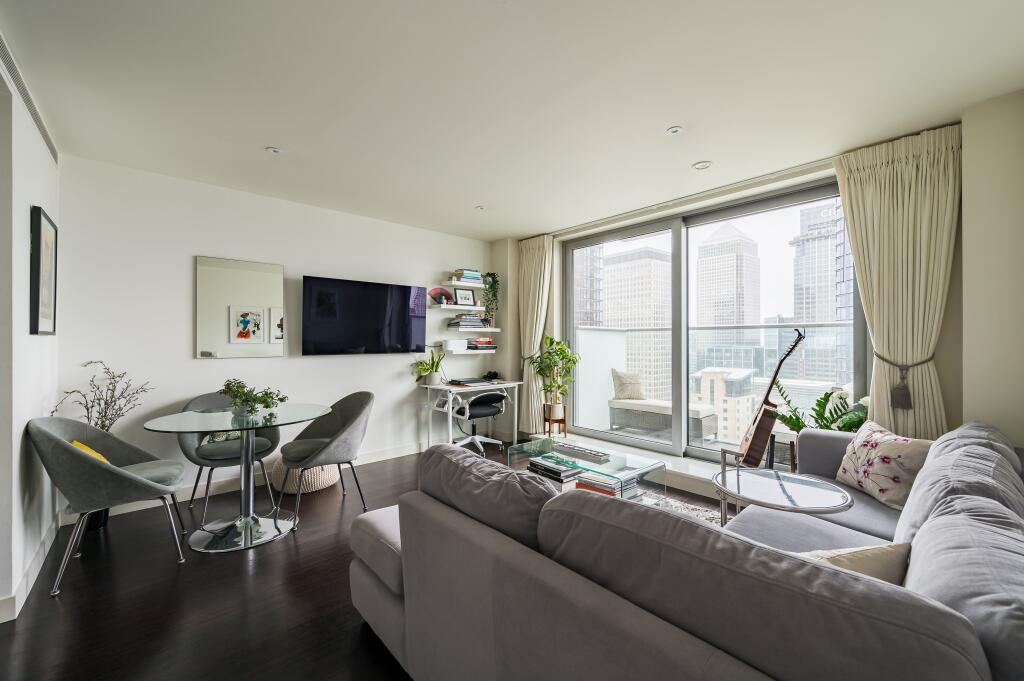 Apartment in London, St John's Estate, Isle of Dogs - More