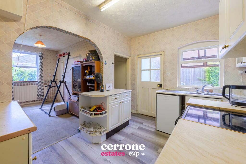 House in Bromsgrove, Catshill and North Marlbrook CP - More