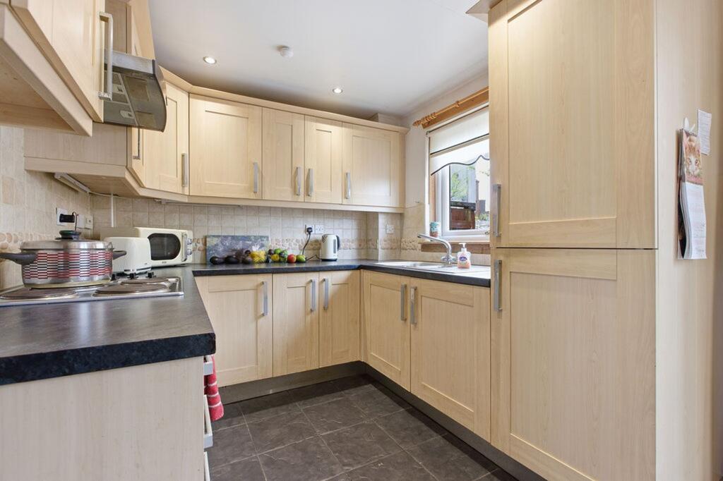House in Johnstone, Quarrelton, Renfrewshire - More