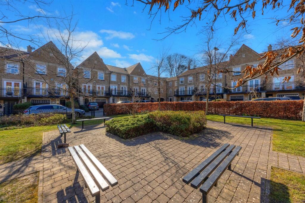 Main image of property: 31 Bluecoat Rise, Brincliffe, Sheffield