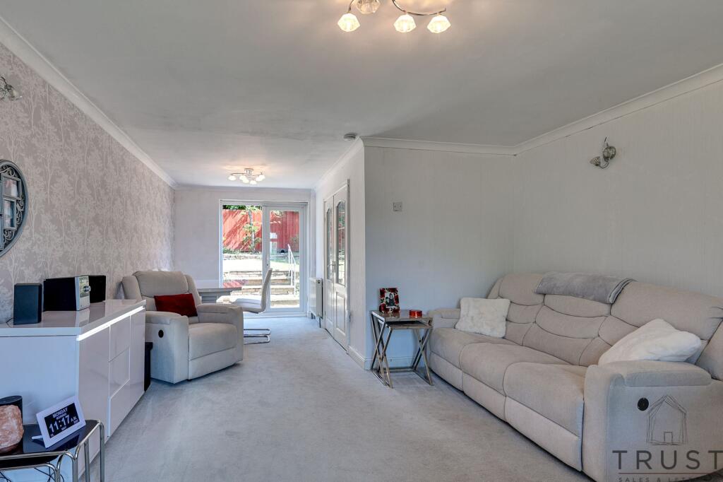 Greenacres Drive, Birstall, WF17 photo 4