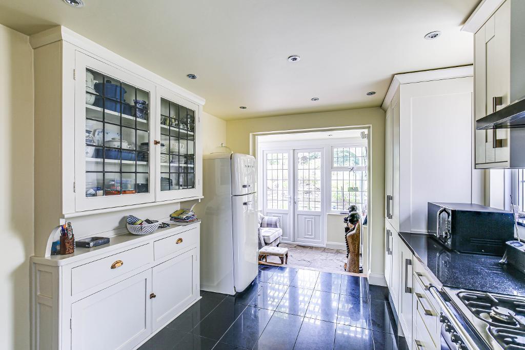 Sanderstead Hill, Sanderstead, Surrey, CR2 0HA photo 4