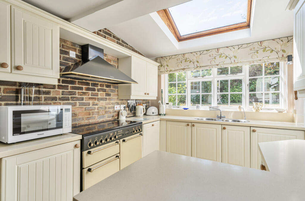House in Winchester, Martyr Worthy, Itchen Valley - View 5