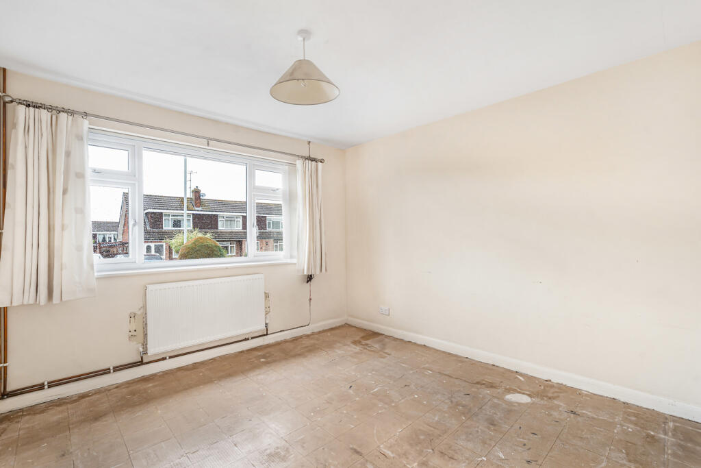 House in Cheltenham, Kingsditch, Springbank - More