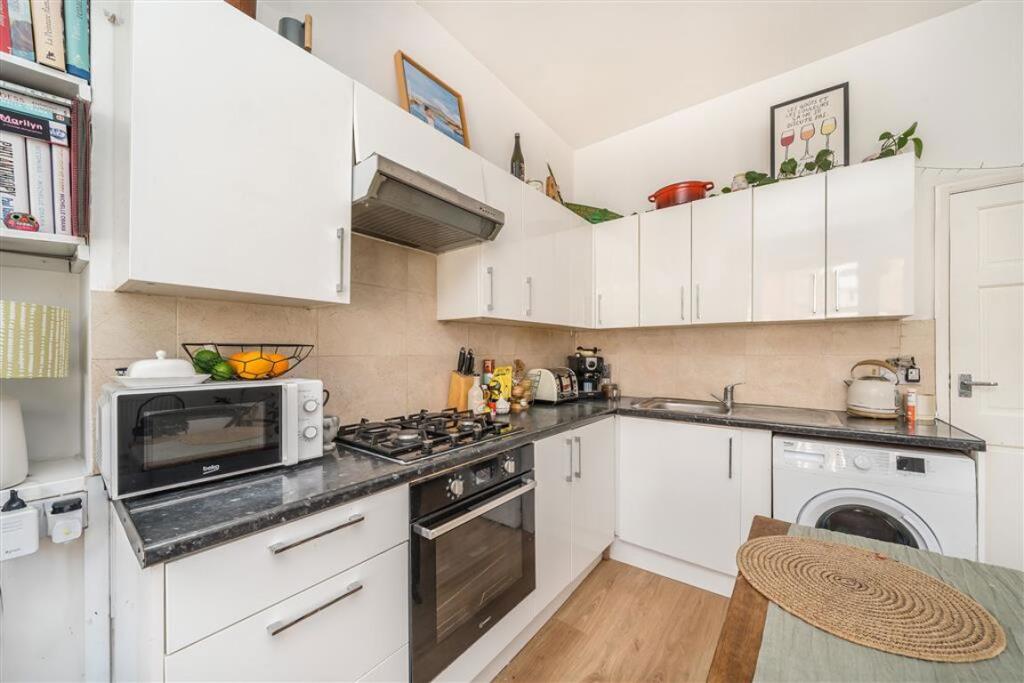 Apartment in London - View 5
