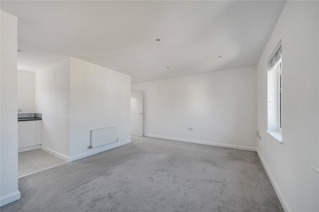 Apartment in Reading - View 4